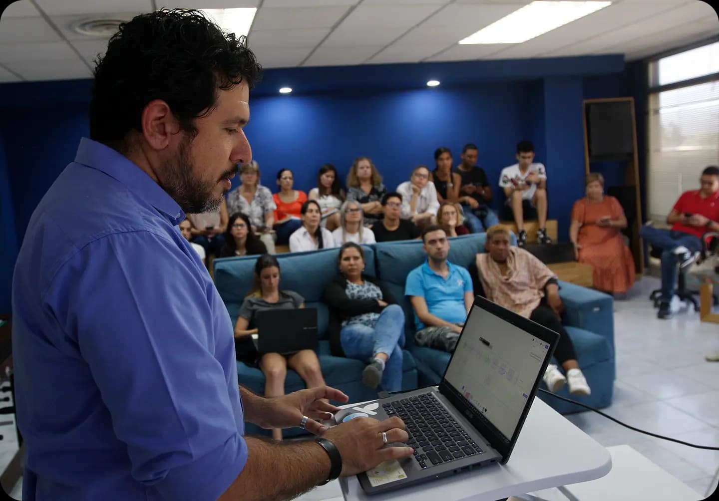 Equipo Avangenio en presentación